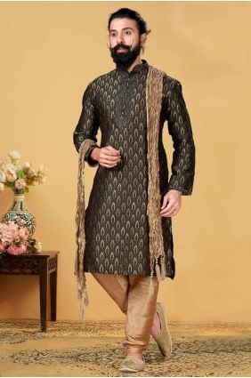 Black Men Kurta with Embroidered Jacquard KURR179