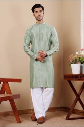 Green Embroidered Men Kurta in Viscose KURR315